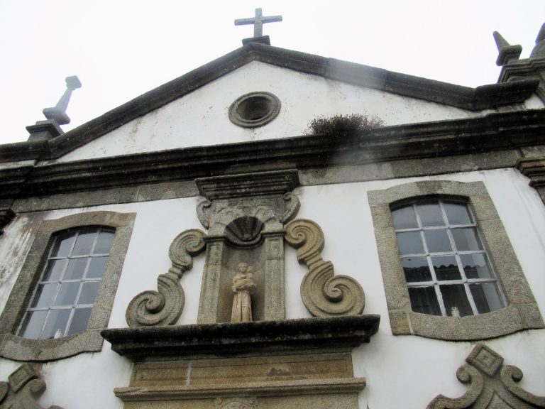 Detalhe da capela de Santo António, parte do edifício mandado edificar por uma família abastada e que é denominado Casa e Capela de Santo António